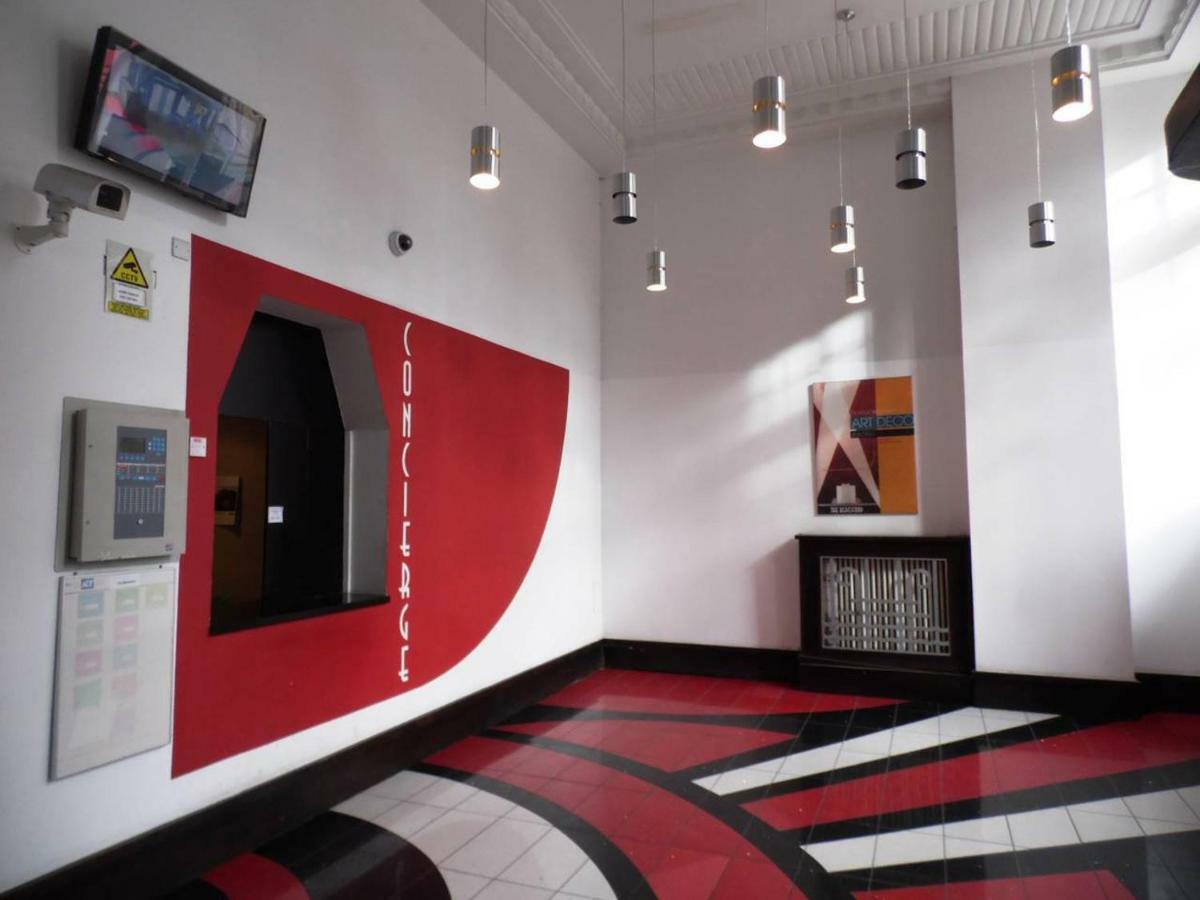 Art Deco Building On Vibrant Sauchiehall Street Glasgow Exterior photo